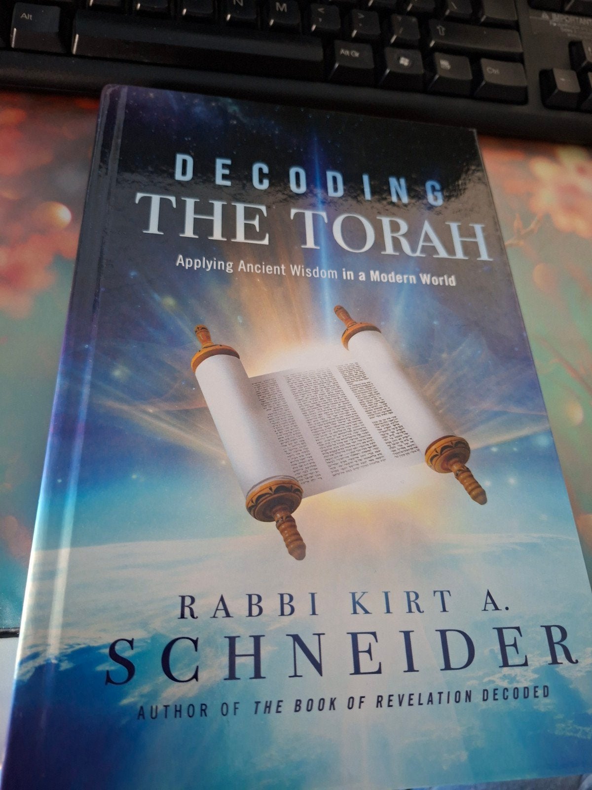 Decoding the Torah - Rabbi Kirt A. Schneider, Ophalen of Verzenden, Zo goed als nieuw
