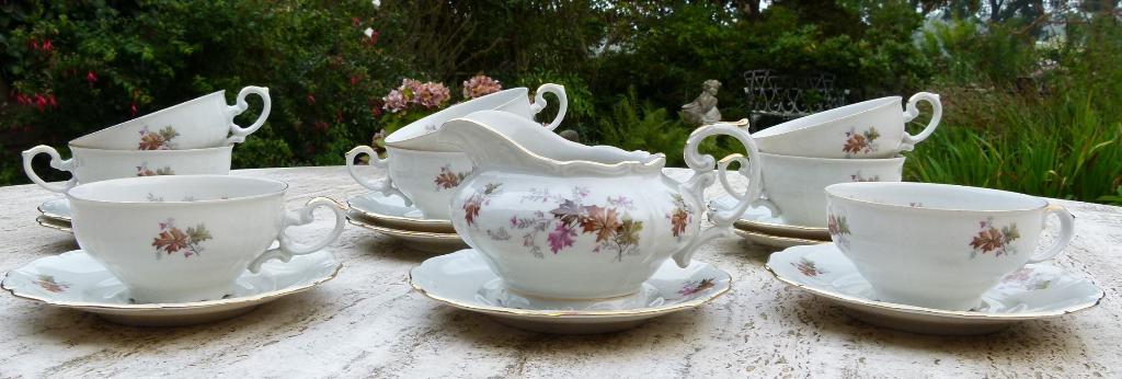 Valeram Rode Rozen met Goud 8 Thee Kop + Schotels en Melkkan, Nieuw, Ophalen of Verzenden, Wedgwood, Kop(pen) en/of Schotel(s)