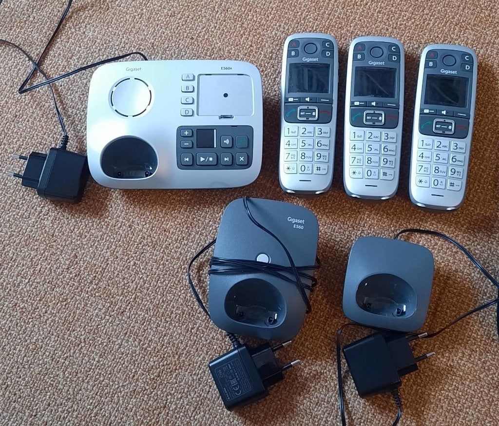 Gigaset E-560 handsfree seniorentelefoon – 3 tel + antw app, Ophalen of Verzenden, Zo goed als nieuw, 3 handsets