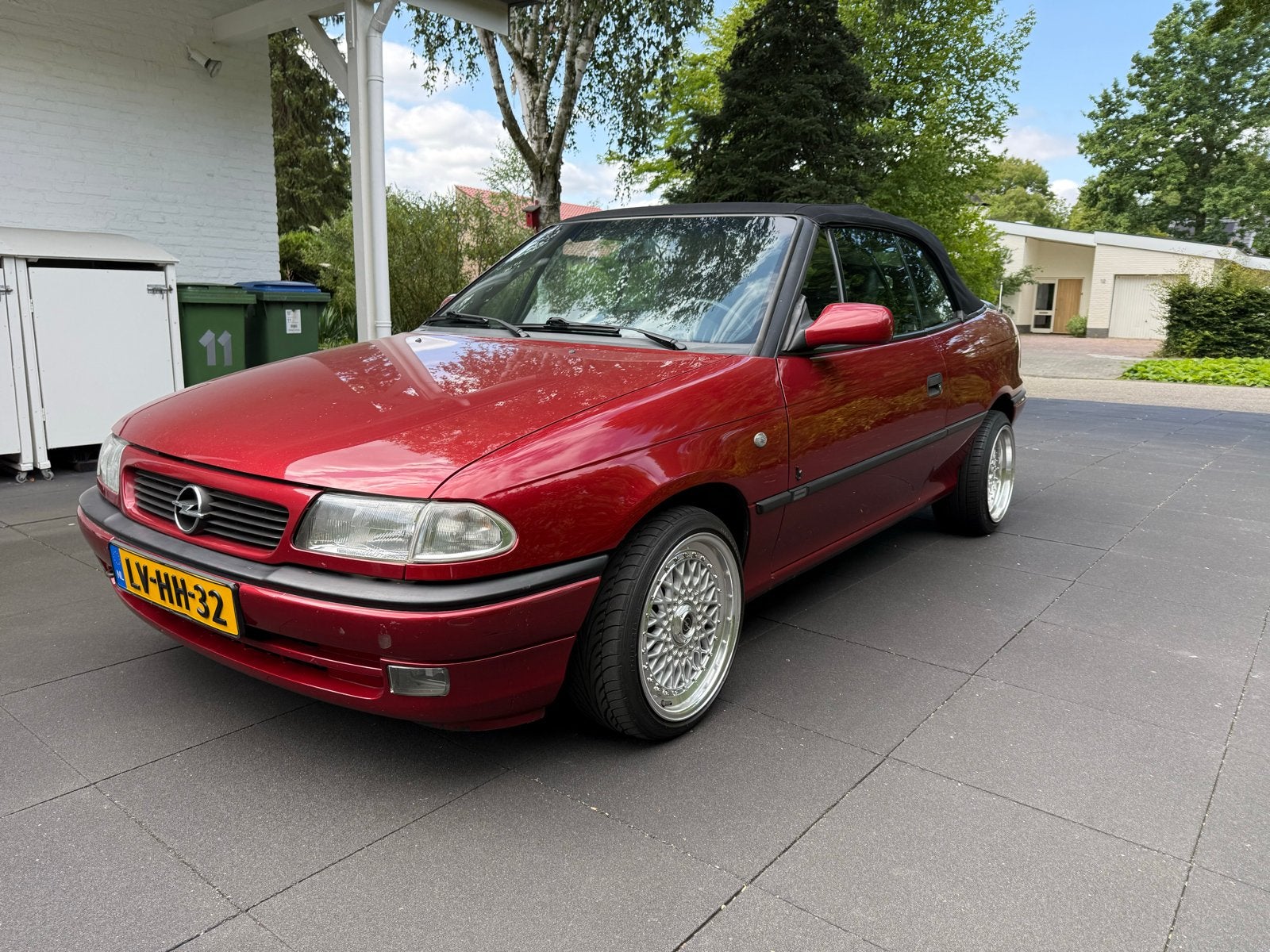 Opel Astra 1.8 I Cabrio 16V 1995 Rood Zeer goede staat !, Auto's, Voorwielaandrijving, USB, Zwart, 4 cilinders
