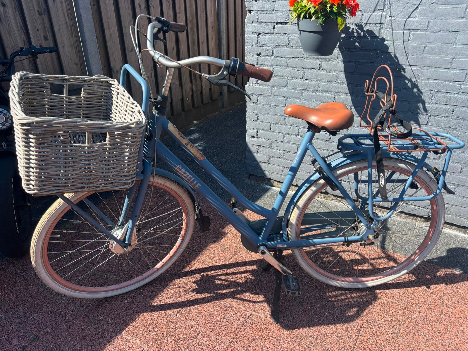 Gazelle stadsfiets met mand en tasdrager, Terugtraprem, Gebruikt, Versnellingen, Ophalen of Verzenden