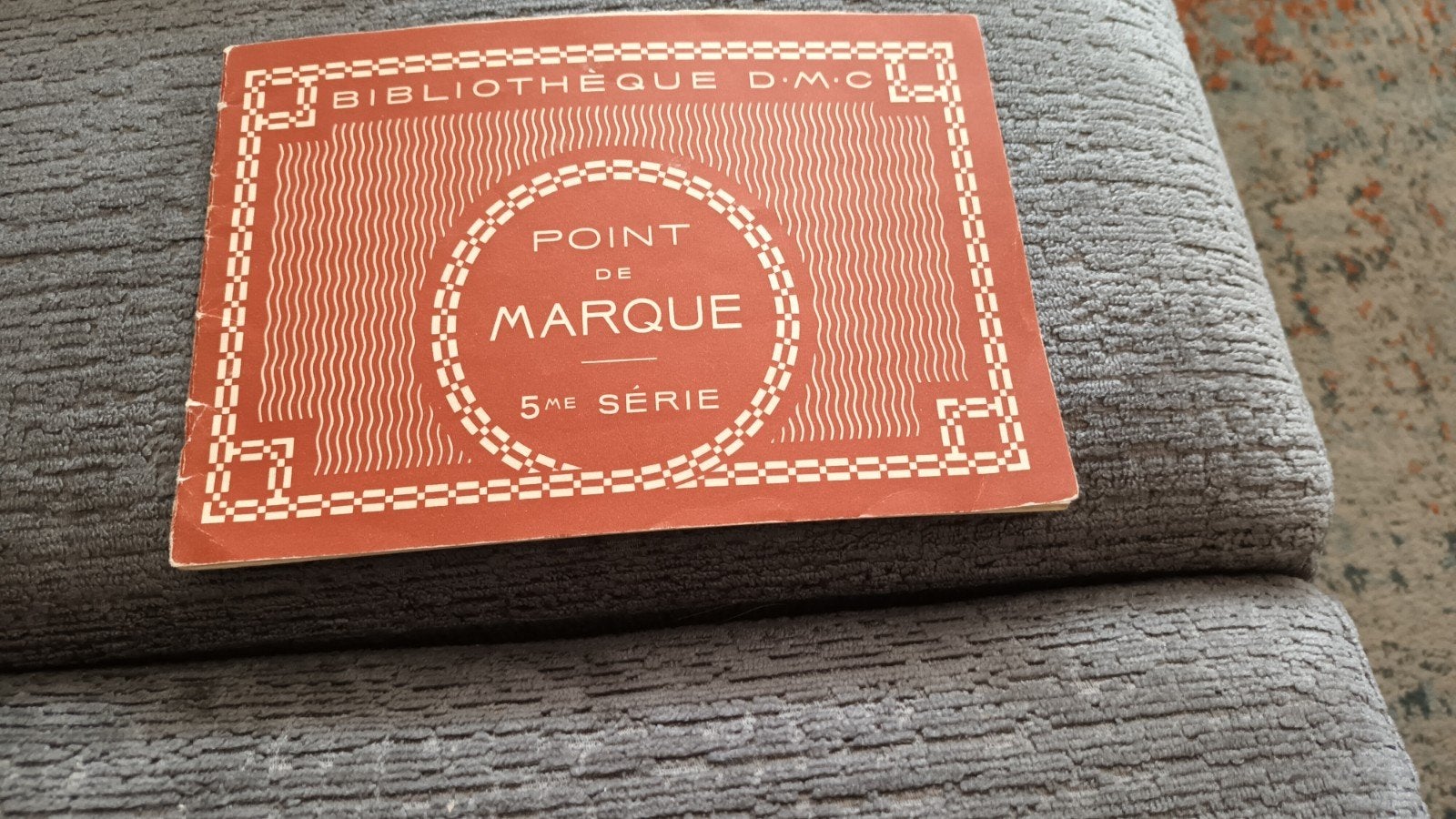Vintage DMC Borduurboekje - Point de Marque 5e Serie, Ophalen of Verzenden, Gebruikt, Handborduren, Patroon