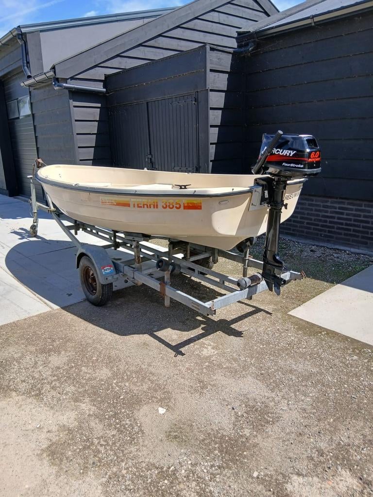 Terhi 385 boot  inclusief motor en trailer, Watersport en Boten, Vis- en Consoleboten, Ophalen, Tot 10 pk, Zo goed als nieuw, Buitenboordmotor