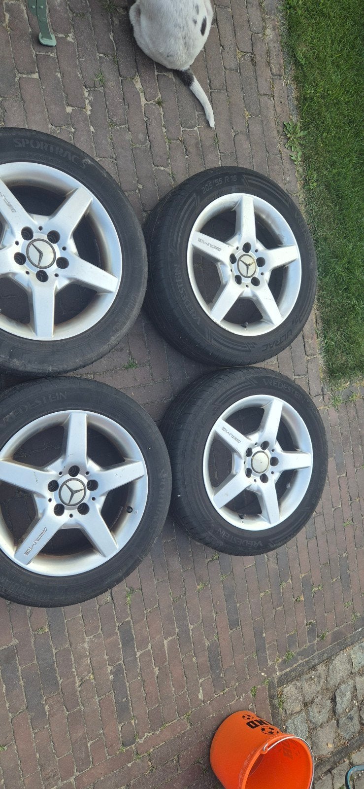 Vredestein banden Mercedes AMG velgen 205/55 R16, Ophalen, Gebruikt, Zomerbanden, Banden en Velgen