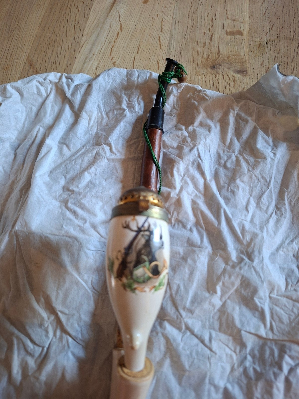 Antieke pijp met hert motief en metalen deksel, Ophalen of Verzenden, Gebruikt, (Water)pijp