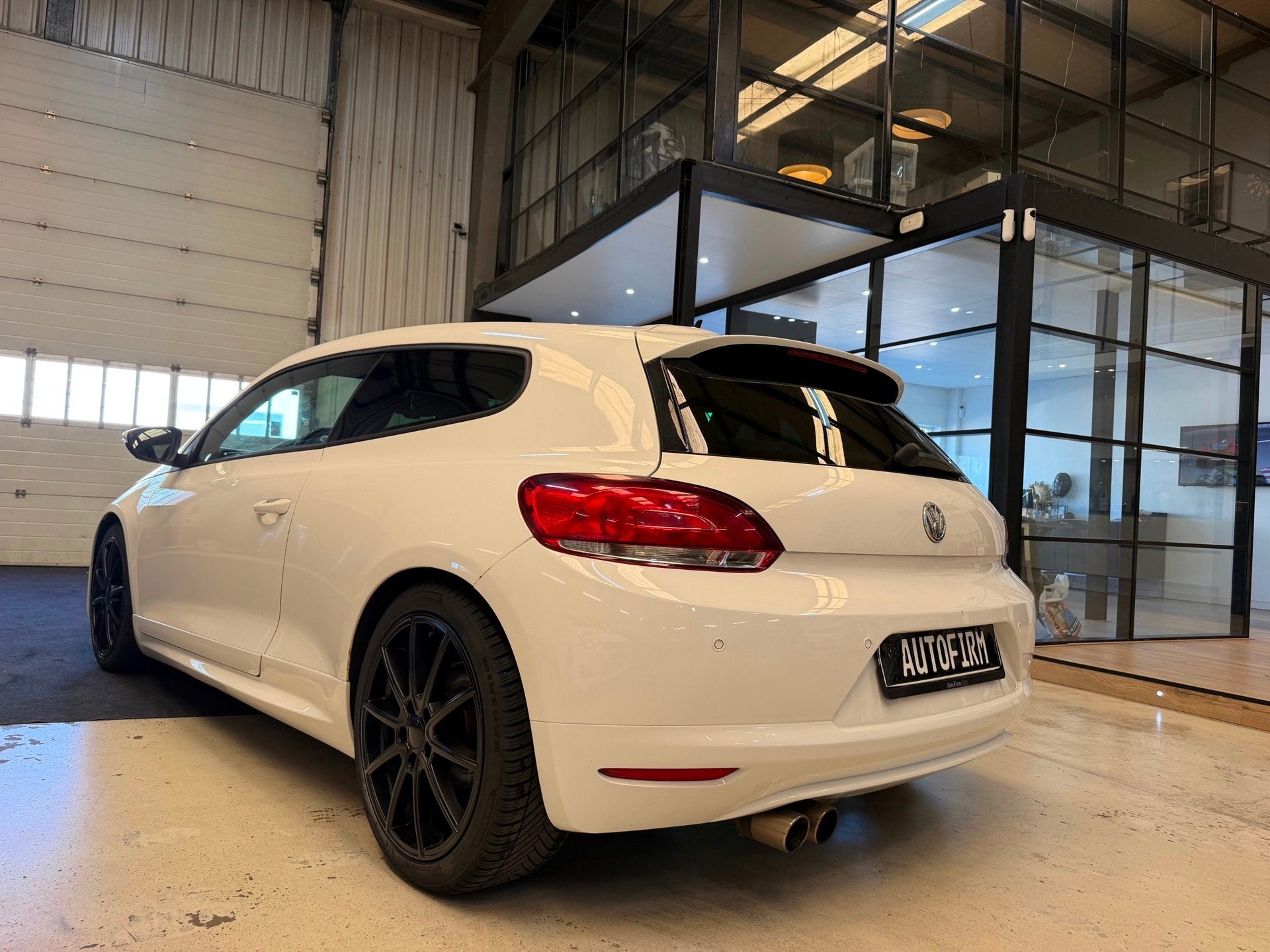 Volkswagen Scirocco 1.4 TSI 160 PK Dealer onderhouden R-line, Voorwielaandrijving, Gebruikt, Zwart, 4 cilinders