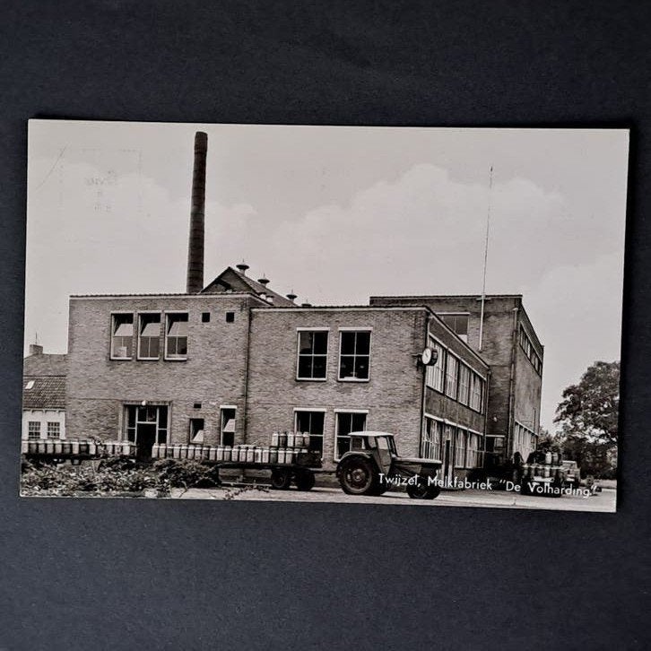 Twijzel Friesland Zicht op de Melkfabriek De Volharding, Verzamelen, Verzenden, 1960 tot 1980, Ongelopen, Friesland