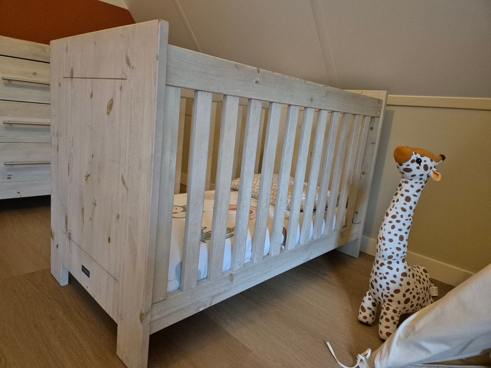 Kinder ledikant, commode en wandplank, Ophalen, Zo goed als nieuw, Jongetje of Meisje