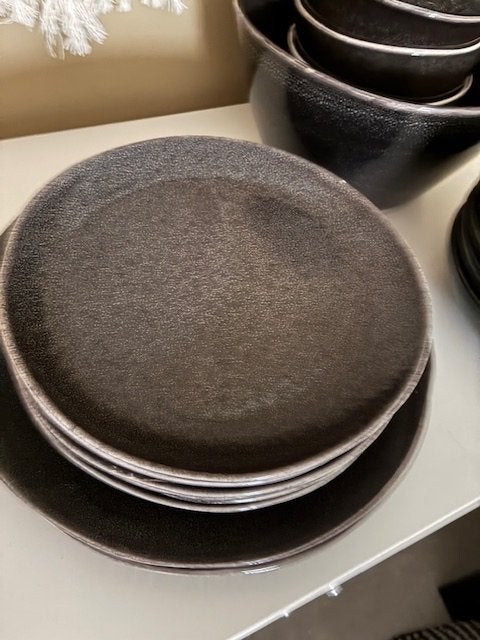 14-delig aardewerk servies Kwantum antraciet + 6 schaaltjes, Overige merken, Ophalen of Verzenden, Zo goed als nieuw, Aardewerk