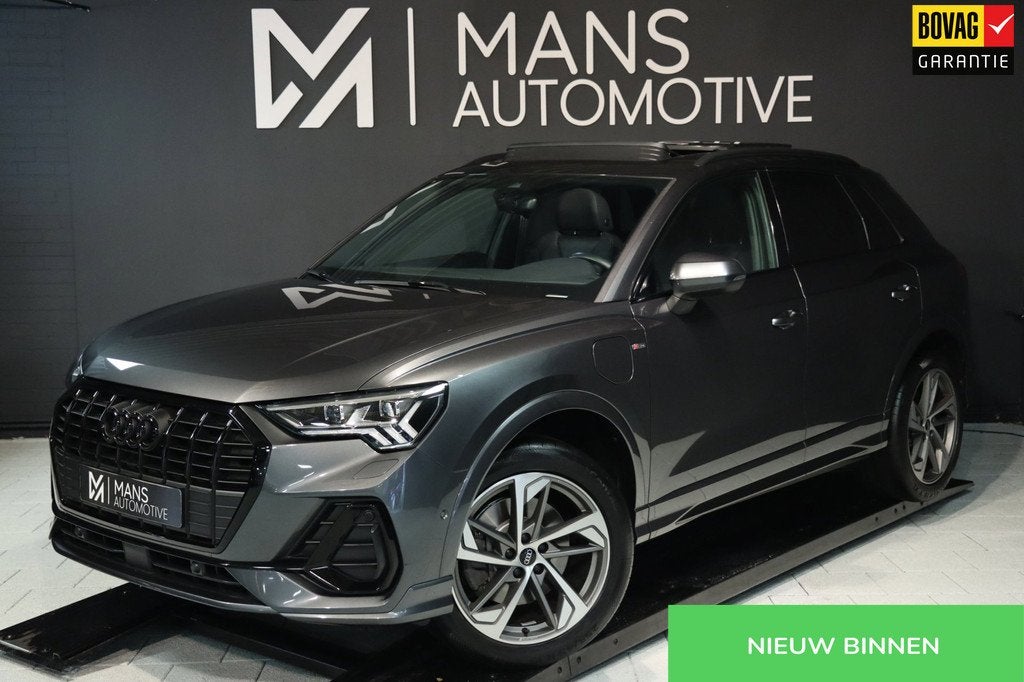 Audi Q3 45 TFSI e S-line / PANODAK / VIRTUAL / CAMERA / STUU, Zwart, Hybride Elektrisch/Benzine, SUV of Terreinwagen, Zilver of Grijs