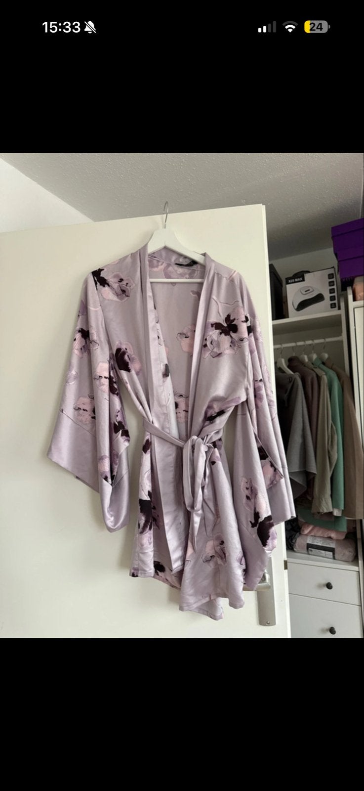 Lila satijnen kimono met bloemenprint - Noir, Kleding | Dames, Ophalen of Verzenden, Zo goed als nieuw