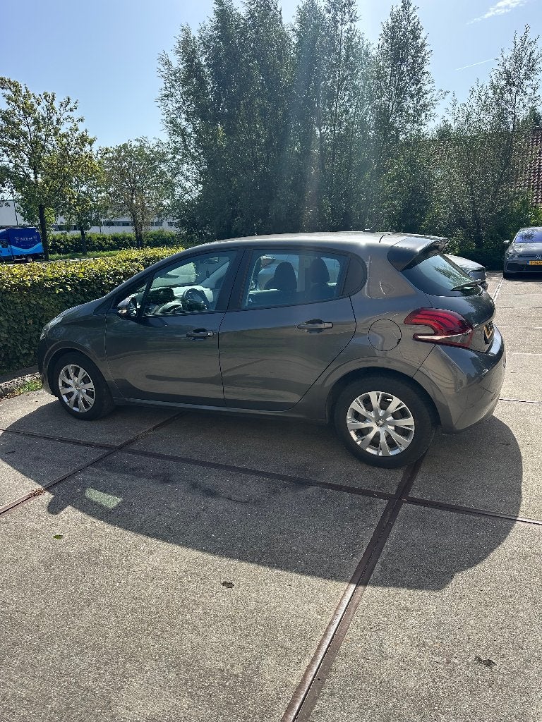 Foto 14 van Peugeot 208 1.2 Puretech 82pk 2019 Grijs