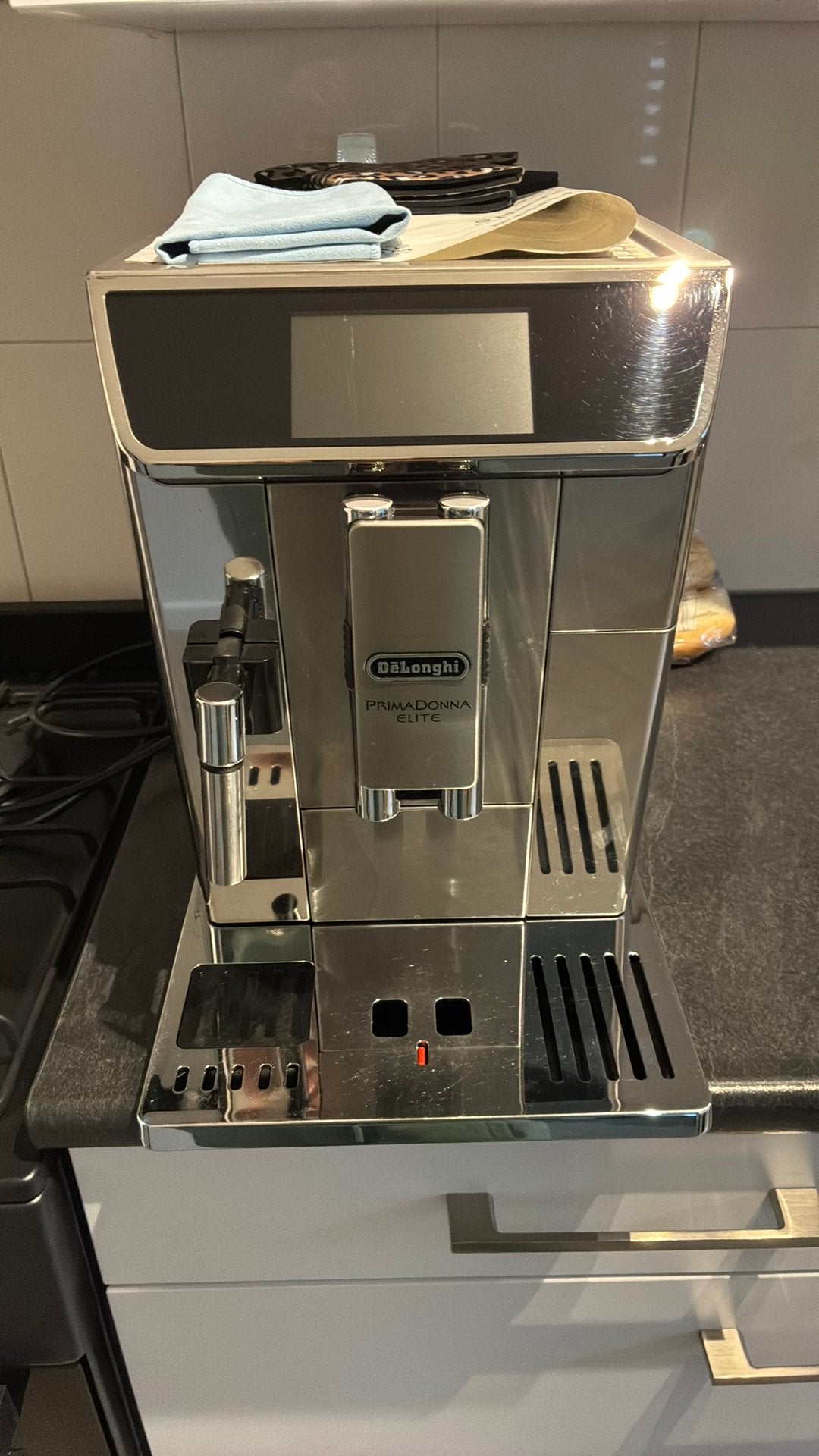De'Longhi PrimaDonna Elite (2018/2019)–DEFECT/Aardlekstoring, Witgoed en Apparatuur, Ophalen, Gebruikt, Koffiemachine, Afneembaar waterreservoir