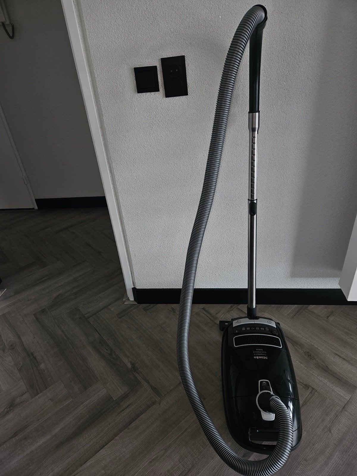 Miele Stofzuiger in goede staat, Witgoed en Apparatuur, Stofzuigers, Gebruikt, 1600 tot 2000 watt, Miele, Ophalen