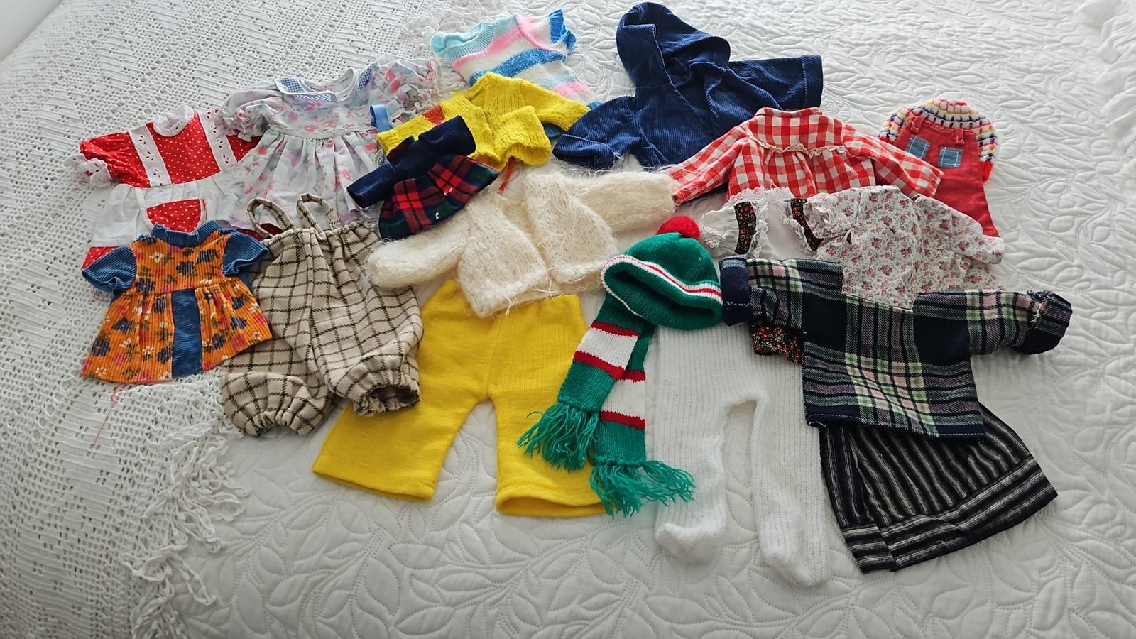 Grote hoeveelheid poppenkleertjes, Verzamelen, Ophalen of Verzenden, Zo goed als nieuw, Pop