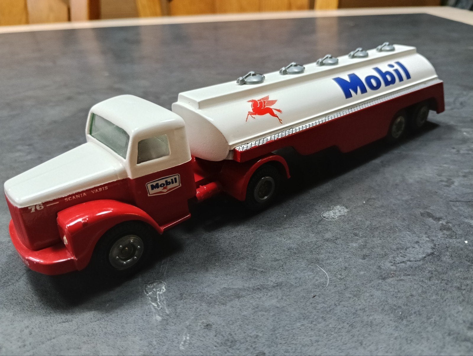 tekno Denmark MOBIL OIL Scania, Hobby en Vrije tijd, Ophalen of Verzenden, Zo goed als nieuw, Bus of Vrachtwagen, Overige merken