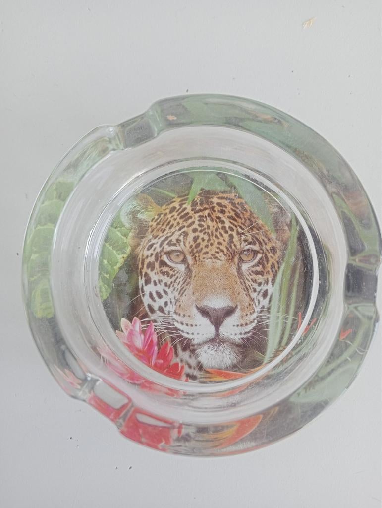 Klein glazen asbak met jaguar, doorsnede 8,5 cm, Ophalen of Verzenden, Zo goed als nieuw