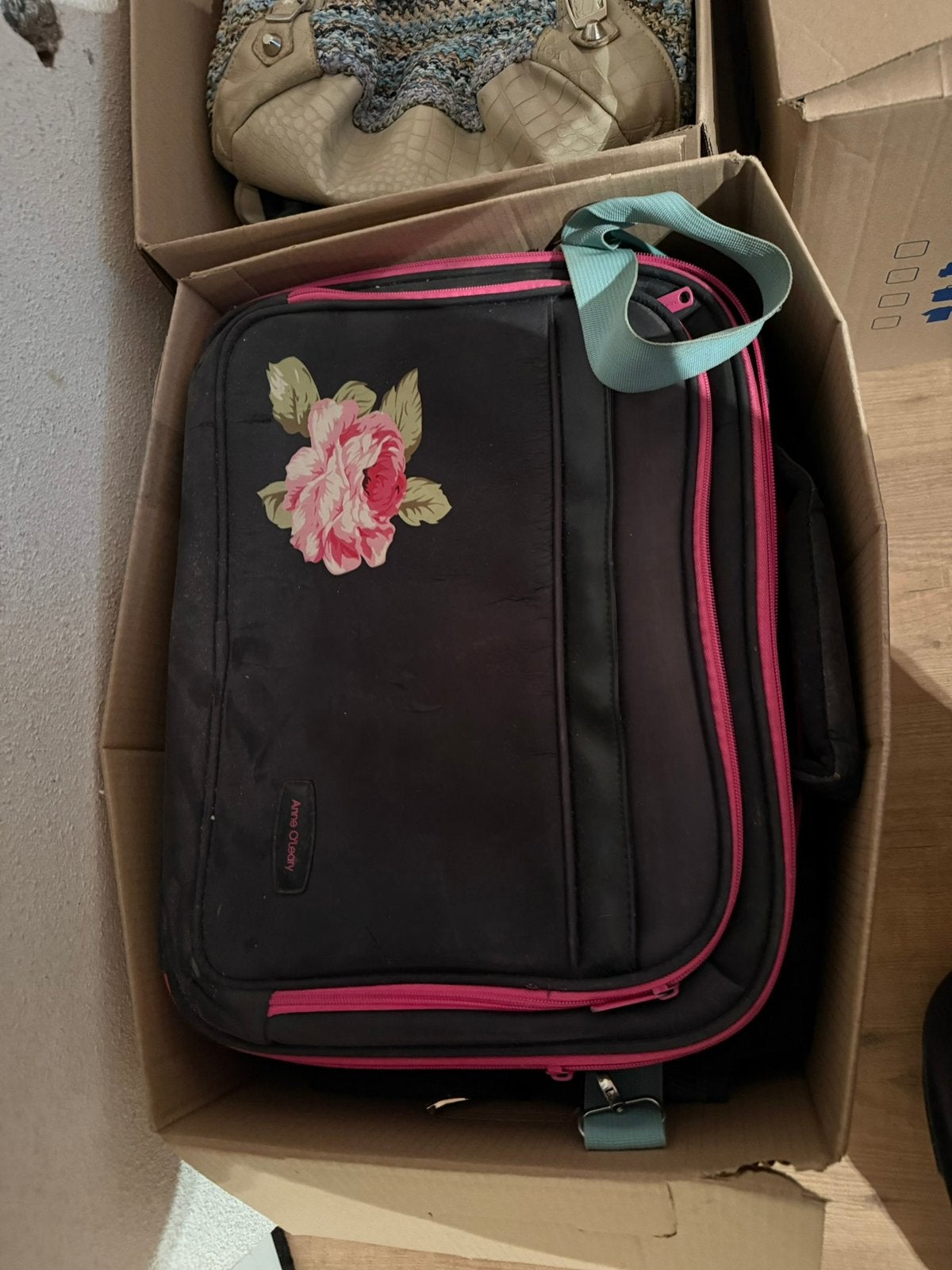 Verhuisdoos vol met laptoptassen, Diversen, Ophalen of Verzenden, Zo goed als nieuw