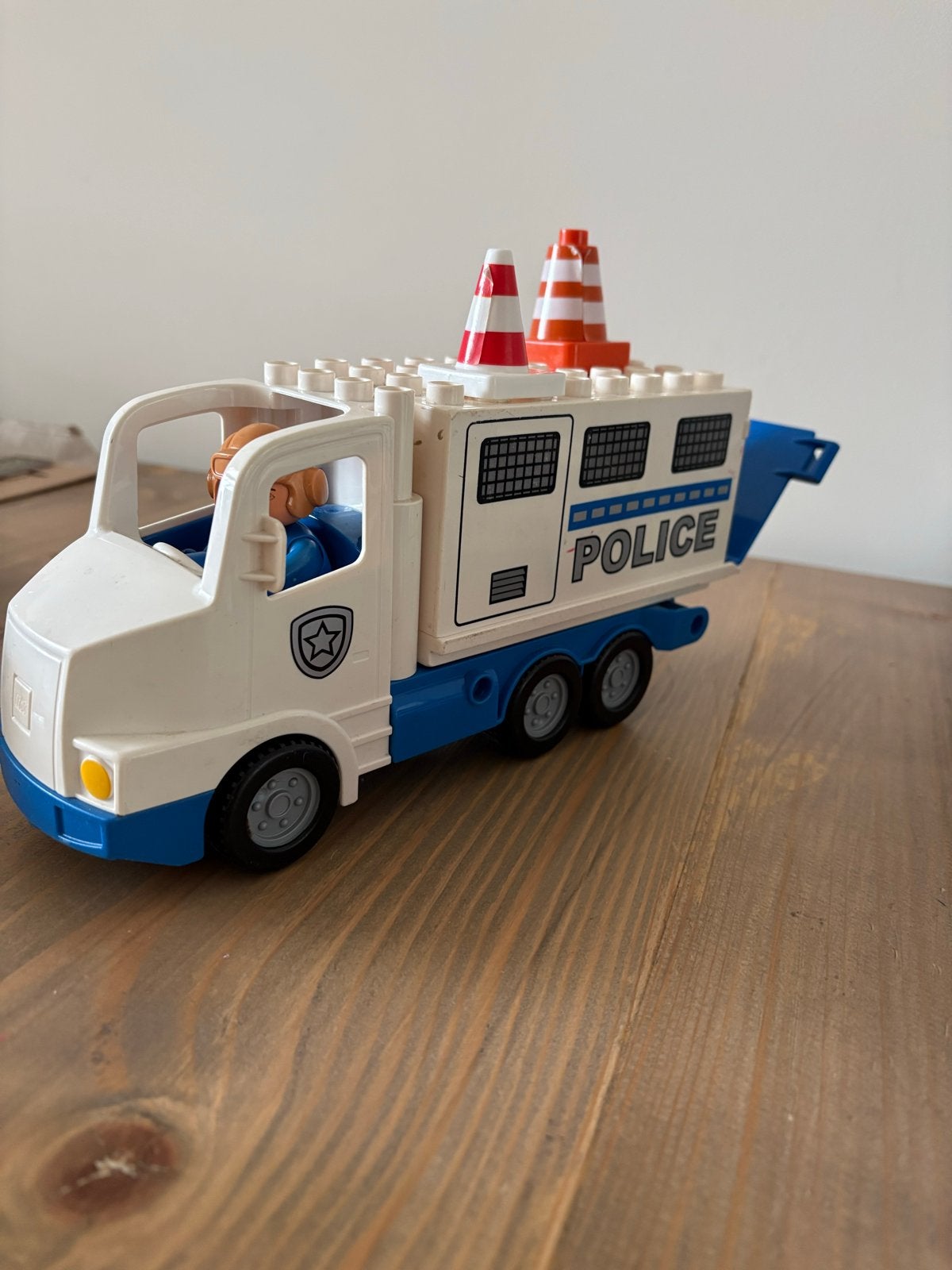 Duplo Politie Vrachtwagen met Figuren en Accessoires, Kinderen en Baby's, Speelgoed | Bouwstenen, Ophalen of Verzenden, Gebruikt