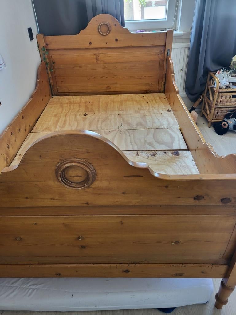 Antiek bed, Antiek en Kunst, Antiek | Meubels | Bedden, Ophalen of Verzenden