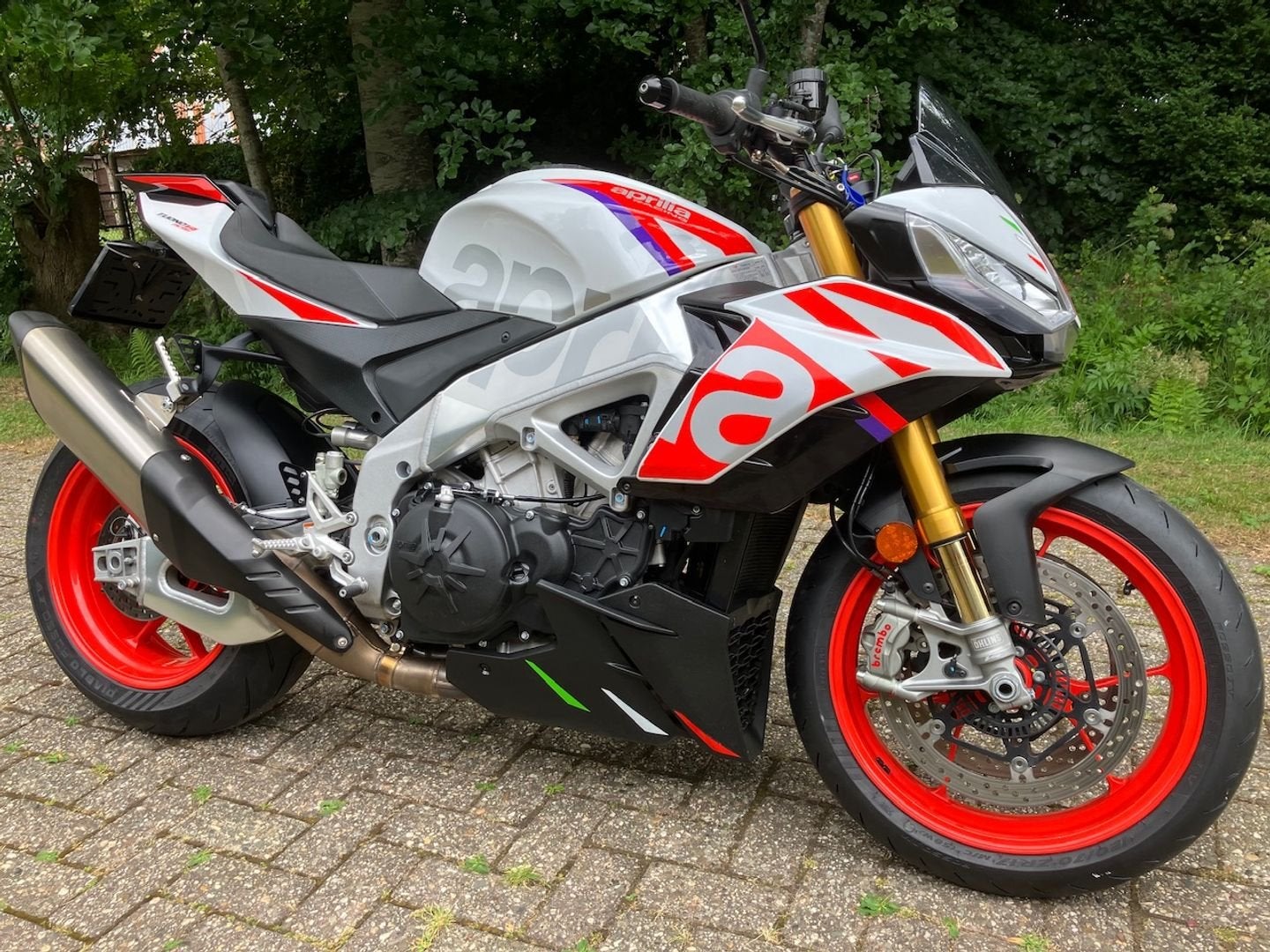 APRILIA TUONO V4 1100 FACTORY (bj 2023), 2 cilinders, 1077 cc, Motorrijbewijs A, Bedrijf