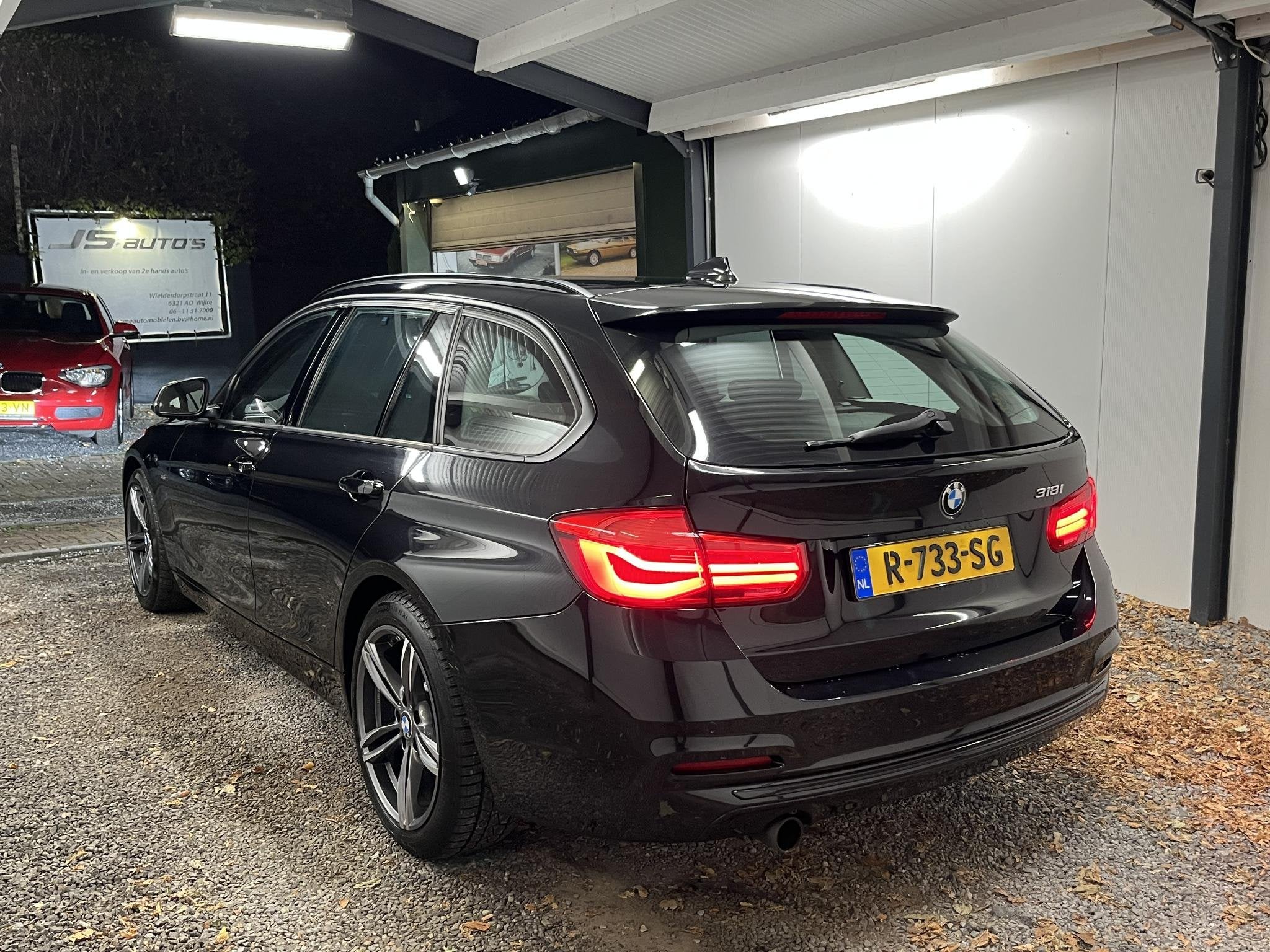 BMW 318i Touring High Exe AUT. 8-2017 PANO NAVI LED ST.VERW, Auto's, Automaat, Gebruikt, Euro 6, 1465 kg