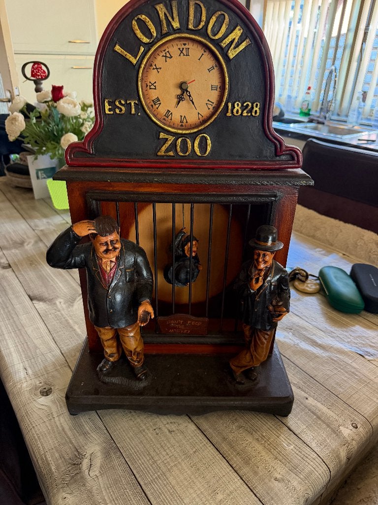 Laurel en Hardy klok met slinger aap iets moois Werkt goed, Verzamelen, Ophalen of Verzenden, Overige typen