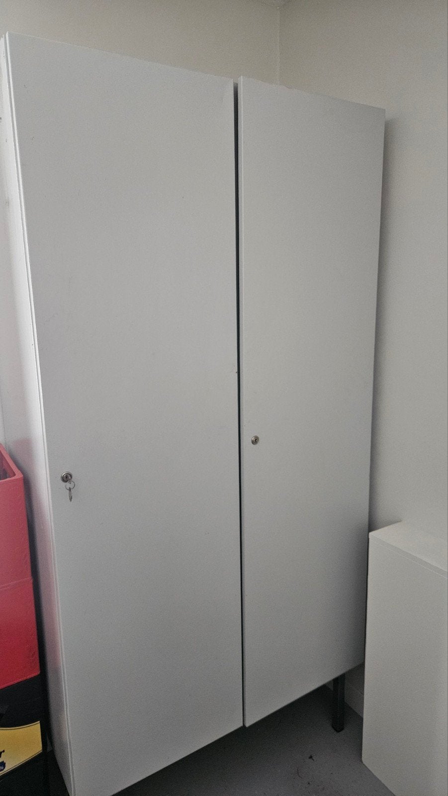 Metalen kast / lockerkast, Ophalen
