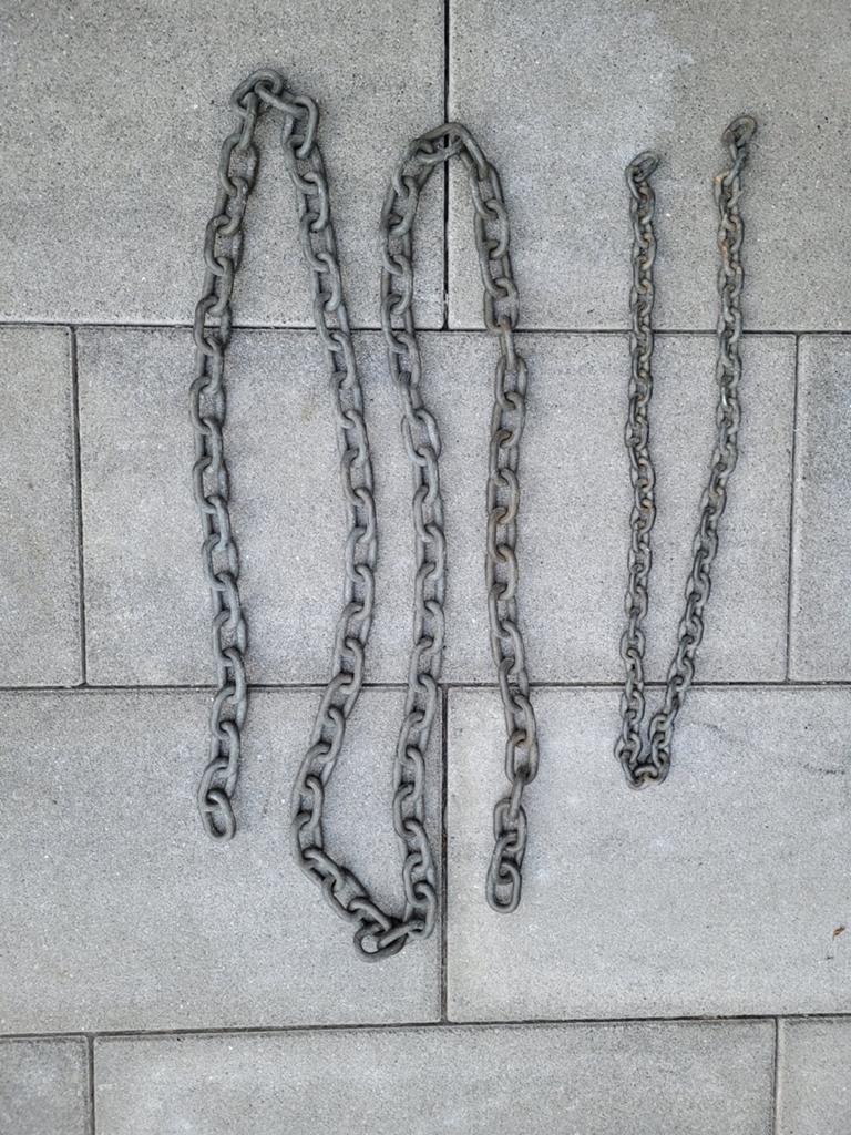 Zware ijzeren ketting en een kleine ketting., Doe-het-zelf en Verbouw, IJzerwaren en Bevestigingsmiddelen, Ophalen, 250 mm of meer