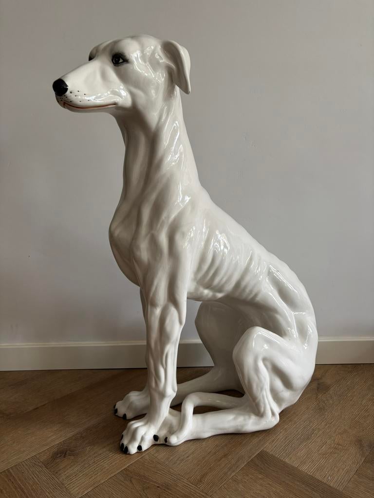 ELEGANTE LEVENSGROTE ITALIAANS KERAMISCHE WINDHOND  74 CM, Verzamelen, Ophalen, Zo goed als nieuw