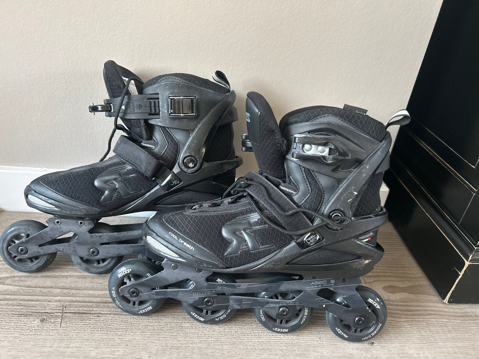 Mooie zwarte Roces Skeelers Maat 43 -, Sport en Fitness, Skeelers, Ophalen, Roces, Zo goed als nieuw, Inline skates 4 wielen
