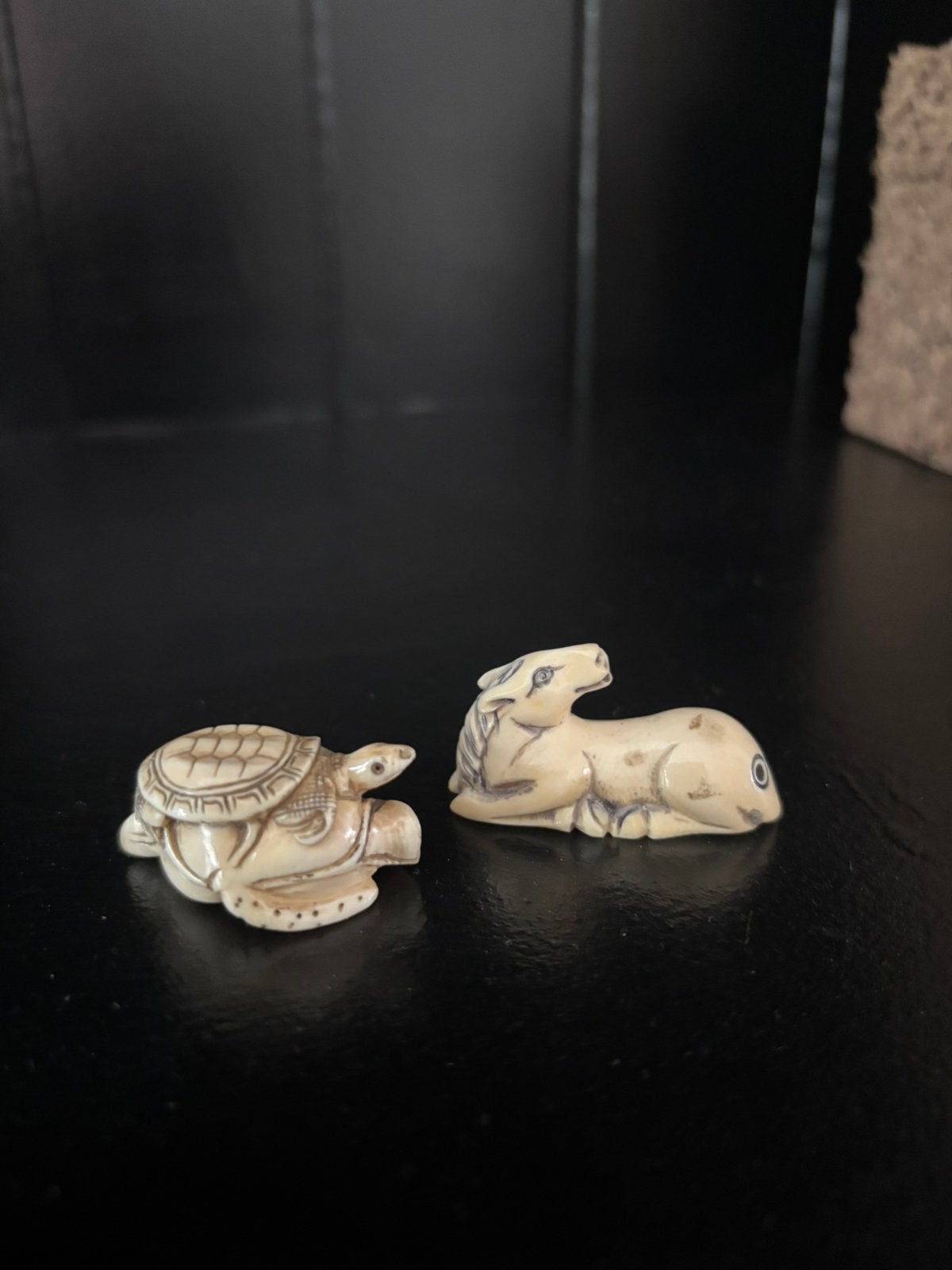 2 originele netsuke, Ophalen of Verzenden, Zo goed als nieuw, Zilver, Dame