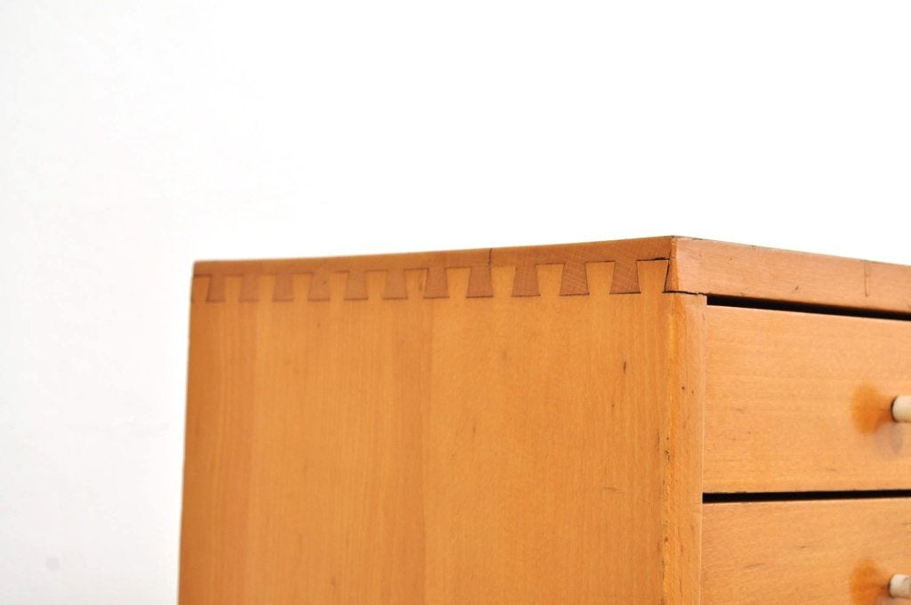 Vintage houten ladekast beukenhouten schoolkast jaren 50, Gebruikt, 5 laden of meer, Minder dan 100 cm, 25 tot 50 cm