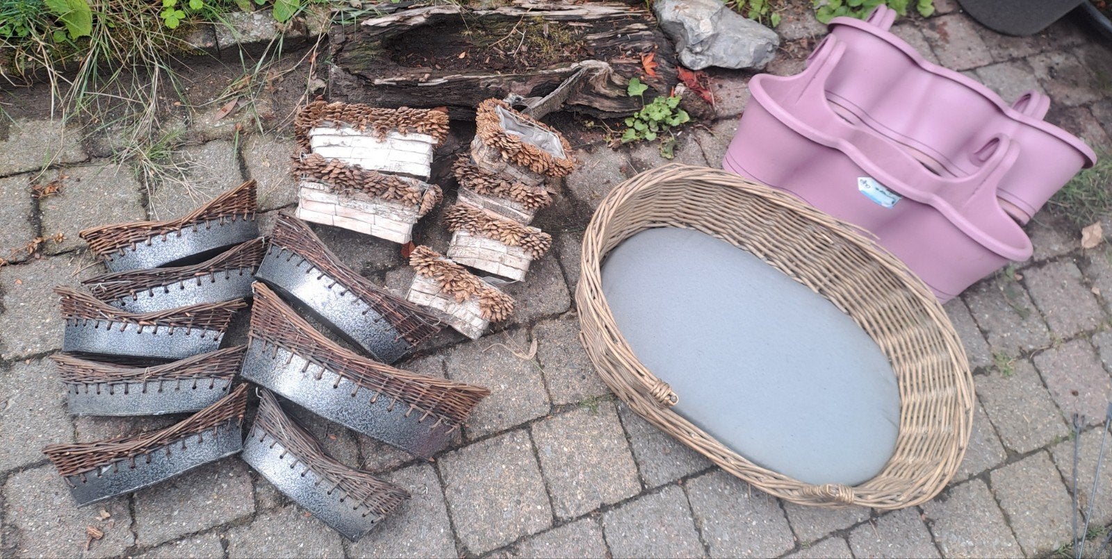 Gratis ophalen: Diverse bloembakken hondenmand, Ophalen, Gebruikt, Minder dan 30 cm, Balkon