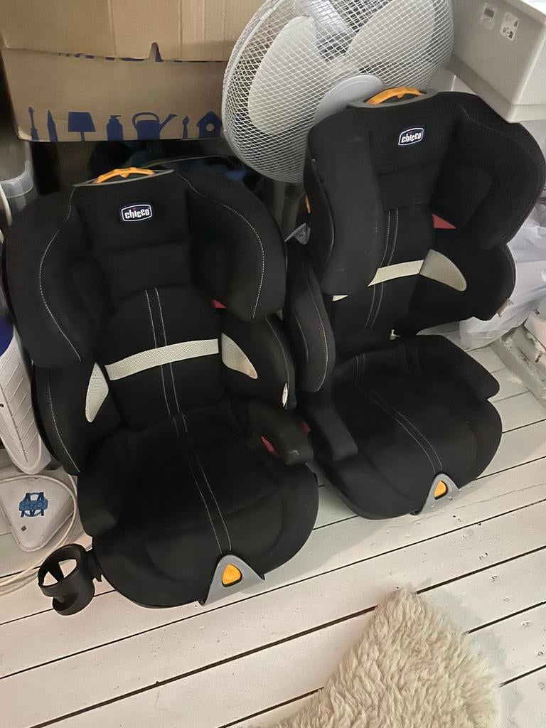 Chicco Oasys 2-3 Fixplus - Autostoel - Zwart (evt 2 stuks), Ophalen, Verstelbare rugleuning, 15 t/m 36 kg, Zo goed als nieuw
