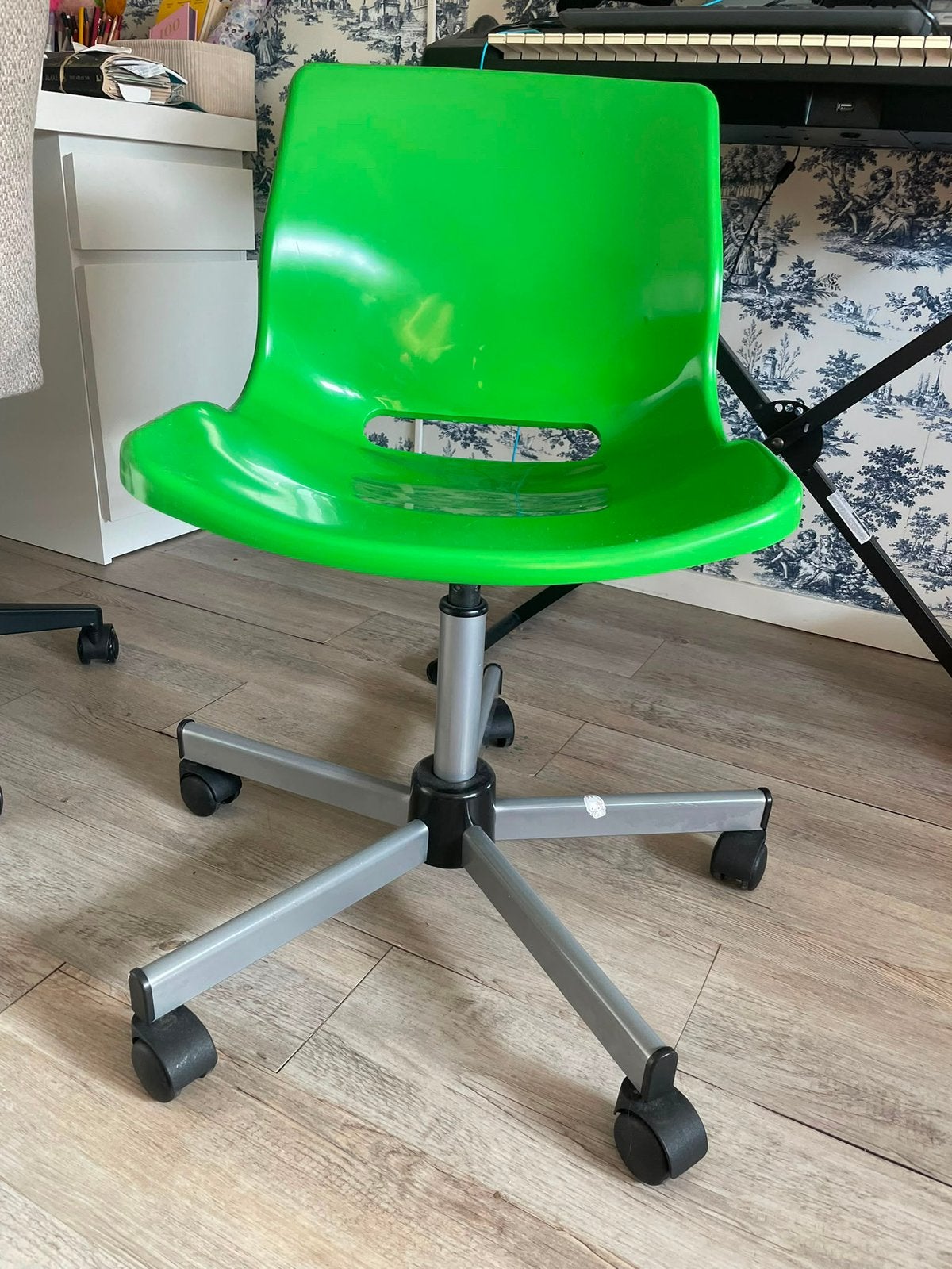 Snille IKEA kinderbureaustoel groen, Huis en Inrichting, Bureaustoelen, Ophalen, Zo goed als nieuw, Groen