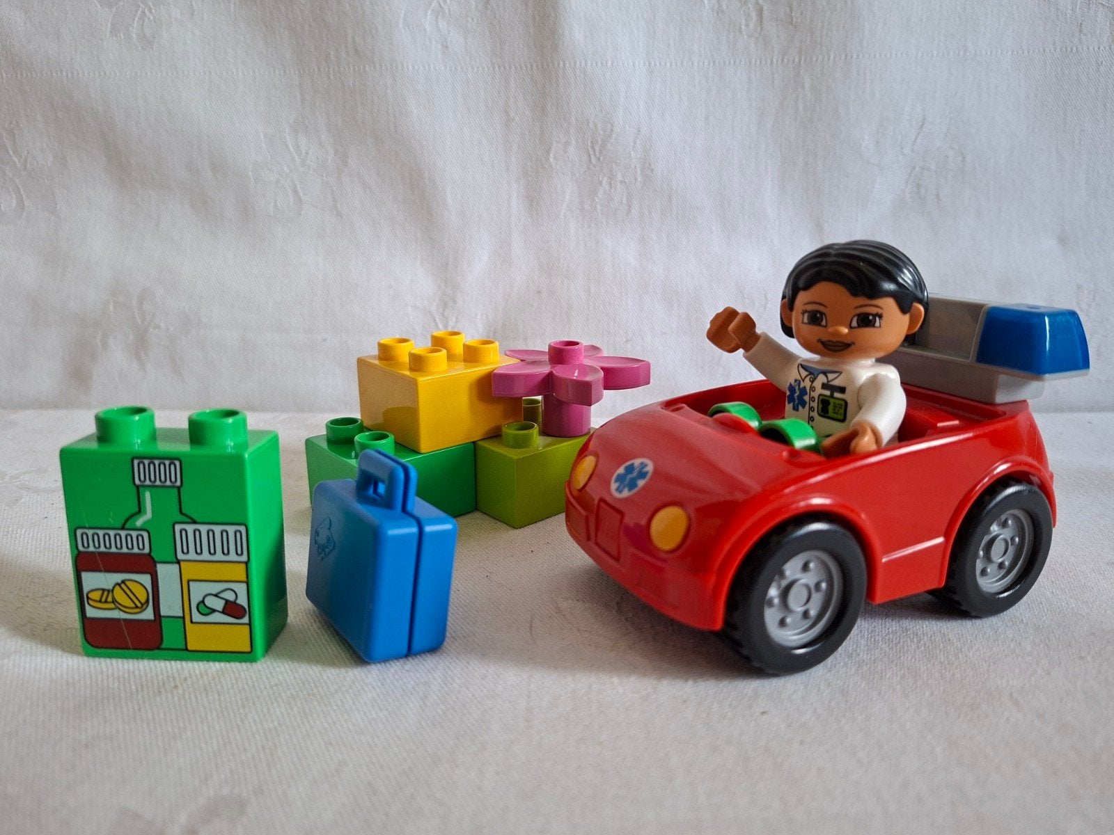 Lego Duplo set 5793 Verpleegstersauto/ dokter in auto, Kinderen en Baby's, Speelgoed | Duplo en Lego, Ophalen of Verzenden, Zo goed als nieuw