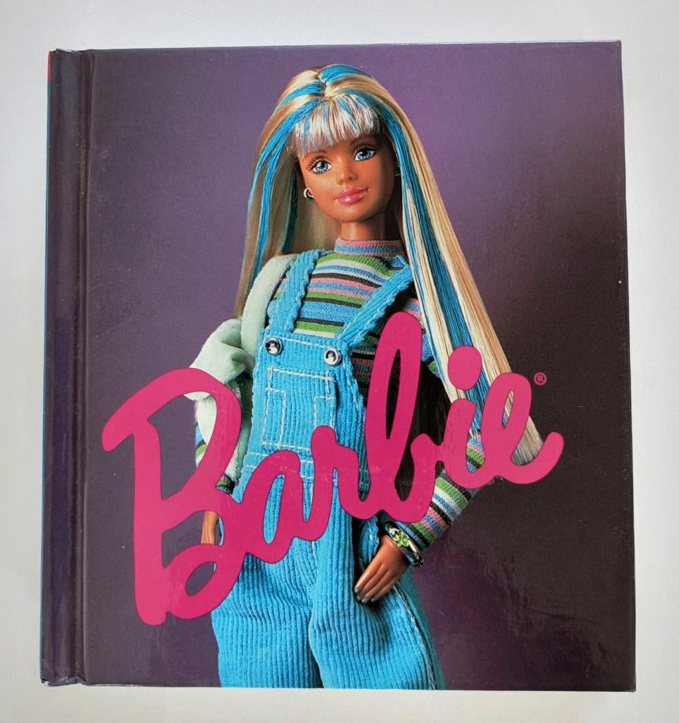 Barbie, four decades in Fashion. Boekje uit de miniserie., Verzamelen, Poppen, Ophalen of Verzenden, Overige typen