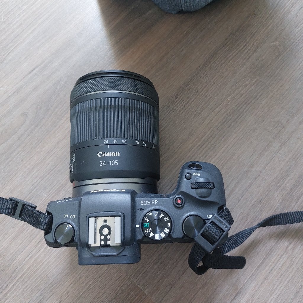 Canon EOS RP met RF 24-105mm lens en accessoires