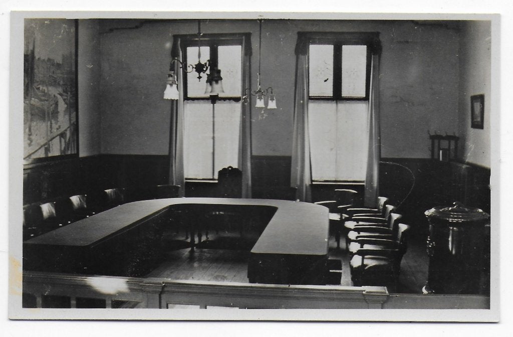 Yerseke Raadzaal ongelopen Ansichtkaart ( B7139 ), Verzamelen, Ophalen of Verzenden, 1940 tot 1960, Ongelopen