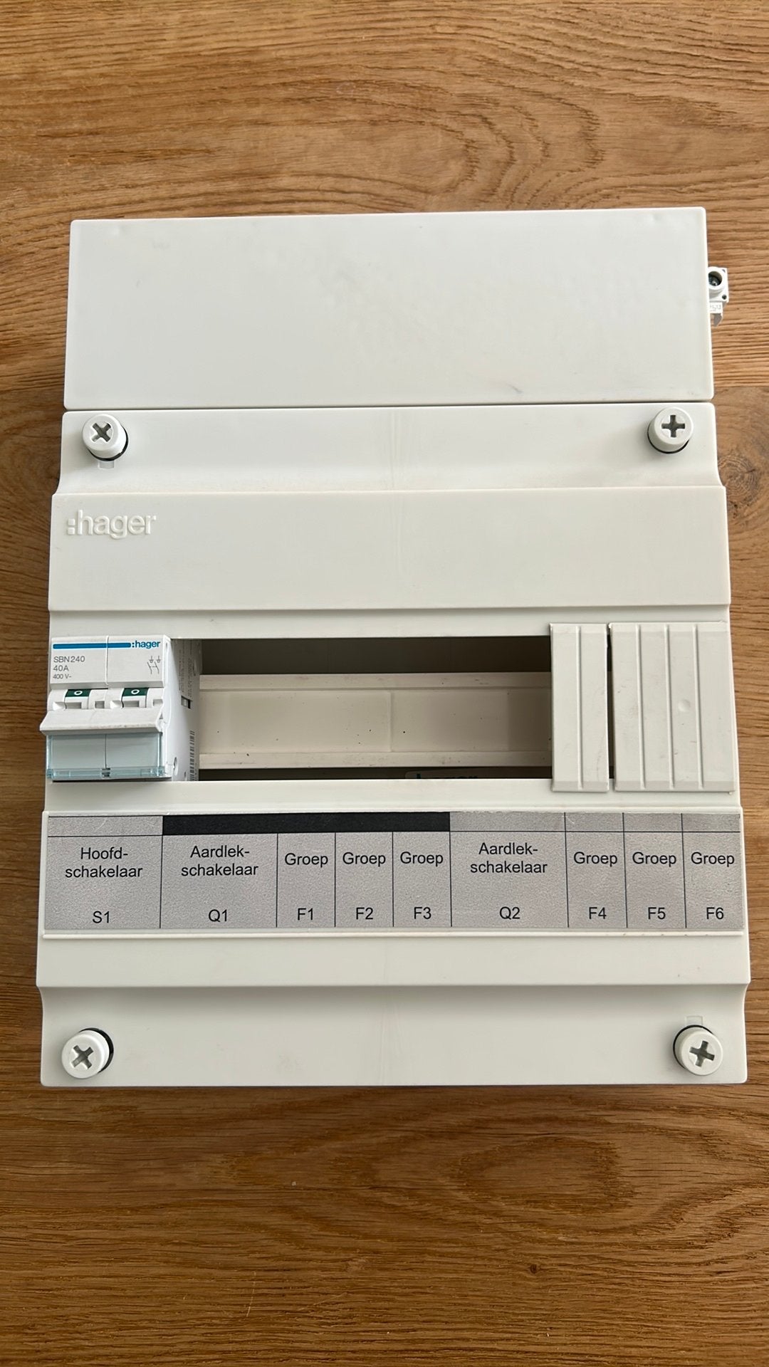 Hager - Groepenkast 12 modules + HS, Ophalen of Verzenden, Zo goed als nieuw, Overige typen