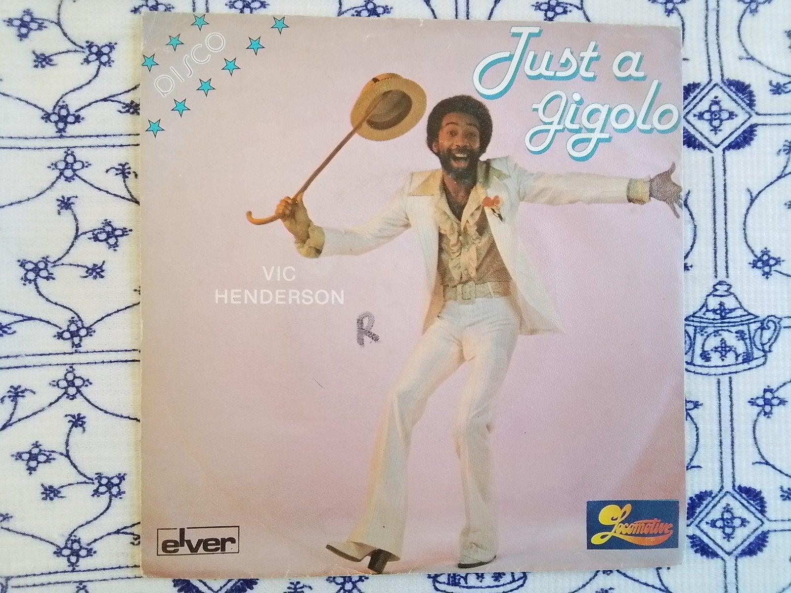 Vic henderson         Just a gigolo, Ophalen of Verzenden, Zo goed als nieuw, 7 inch, Pop