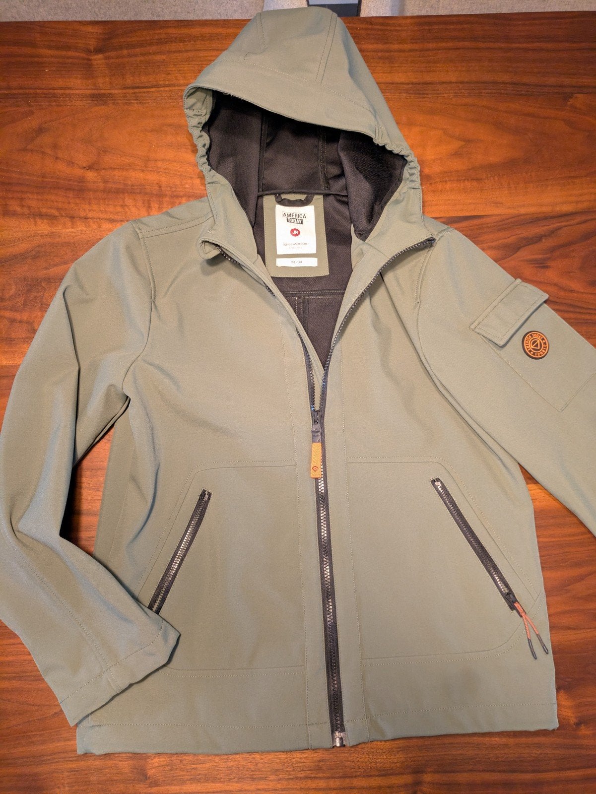 America Today groene softshell jas maat 158-164, America Today, Ophalen of Verzenden, Zo goed als nieuw, Jongen