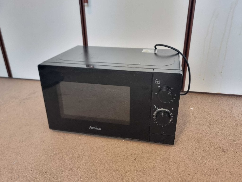 AMICA AMMF20M1GB 700W Vrijstaande Magnetron Zwart, Witgoed en Apparatuur, Ophalen, Gebruikt, Minder dan 45 cm, Magnetron