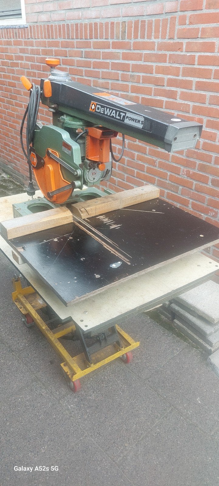 Dewalt trekzaag, Ophalen, 1200 watt of meer, Afkortzaag, 70 mm of meer