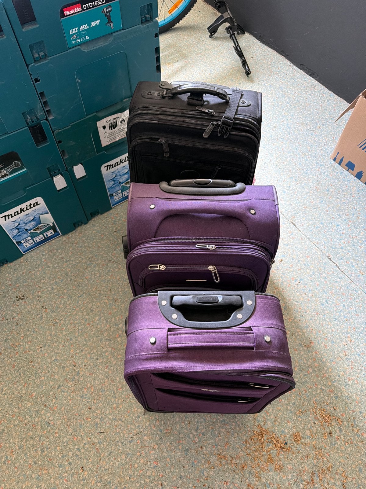 Reiskoffers set - 2 paarse en 1 zwarte koffer, Ophalen, 30 cm of meer, Gebruikt, Zwart