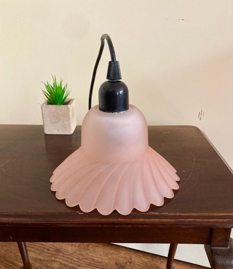 Vintage jaren 60 licht roze hanglamp bloem glas Denemarken., Huis en Inrichting, Vintage Retro Scandinavisch glas, Ophalen of Verzenden