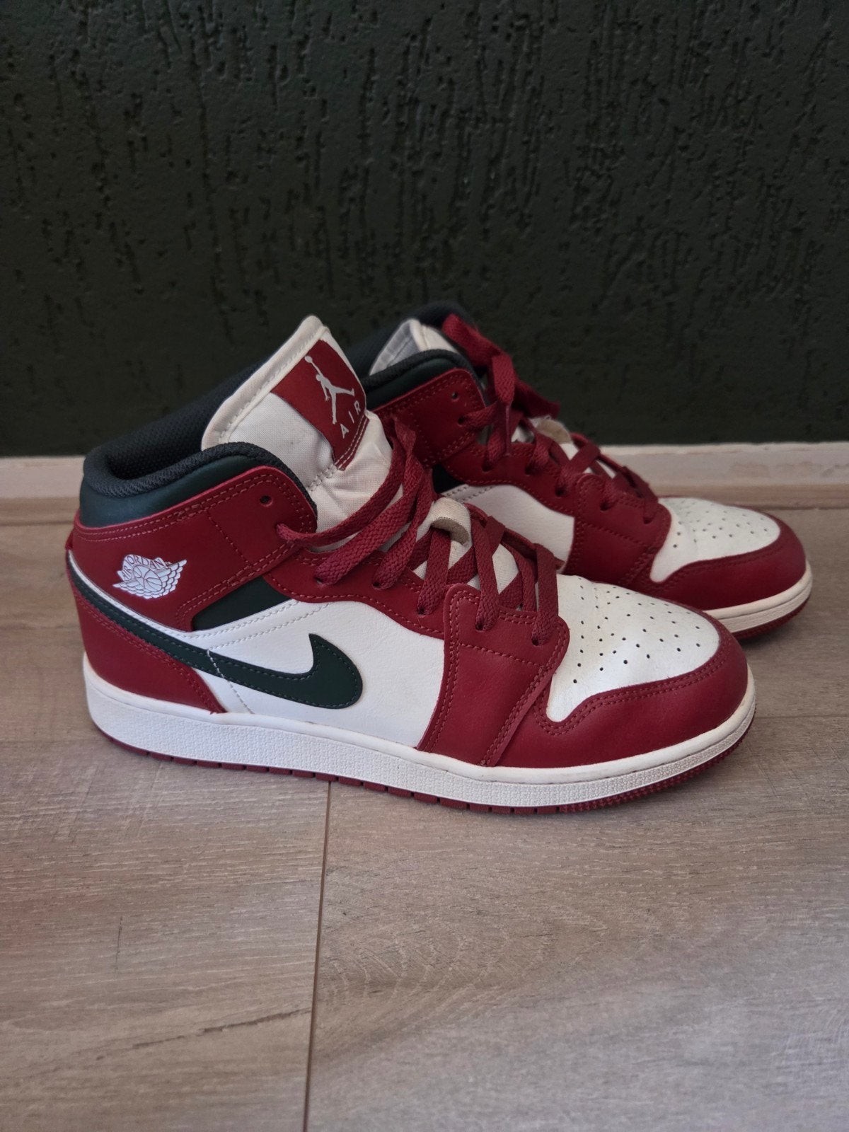 Nike Dunk High Rood Wit - Maat 38, Kinderen en Baby's, Ophalen of Verzenden, Zo goed als nieuw, Nike, Jongen of Meisje