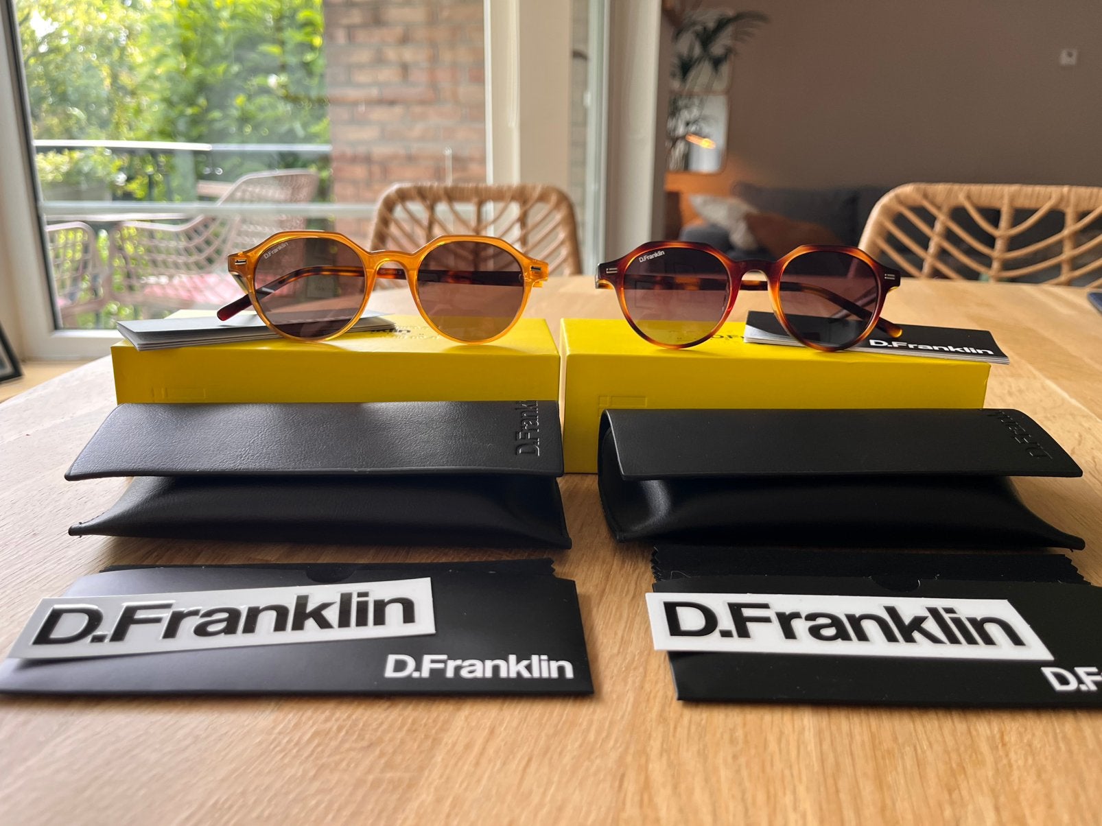 Totaalprijs: 2x zonnebril D.Franklin Ultra Light S Round, Ophalen, Nieuw, Bruin, Overige merken
