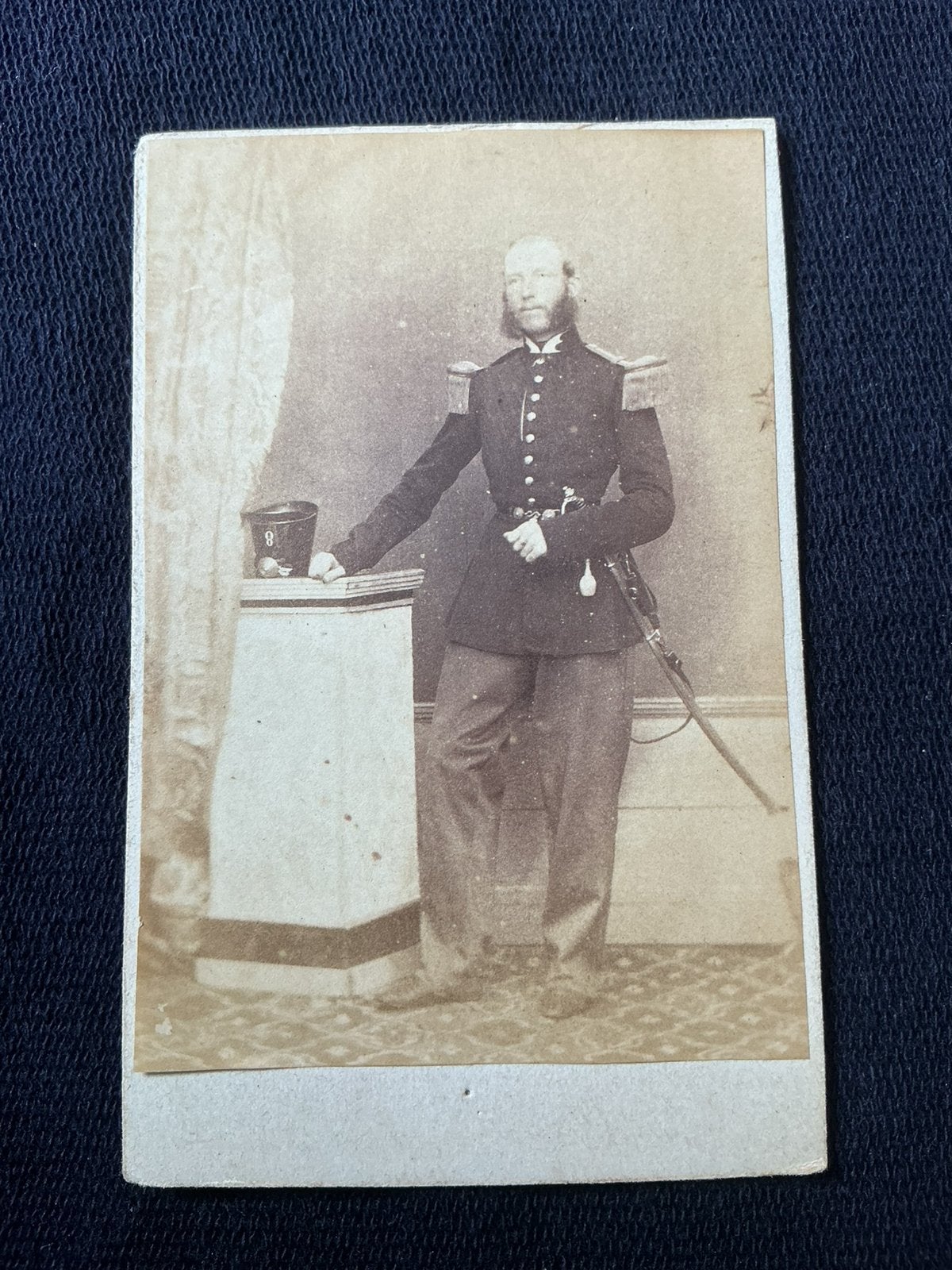 CDV, Militair Officier KNIL Sabel, Carte de Visite, zeer oud, Ophalen of Verzenden, Voor 1940, Gebruikt, Foto